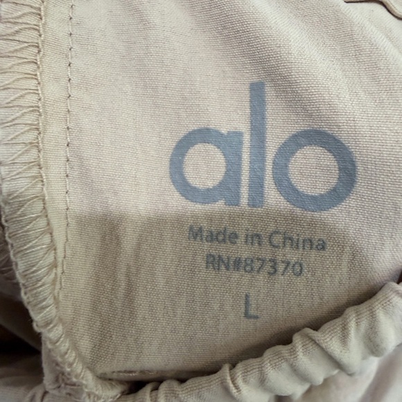 ALO Yoga Beige Cargo Joggers - Picture 3 of 3